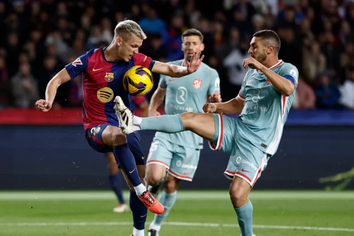 أتلتيكو يوجه ضربة قاسية لبرشلونة في المتروبوليتانو ويقرب نفسه من النهائي