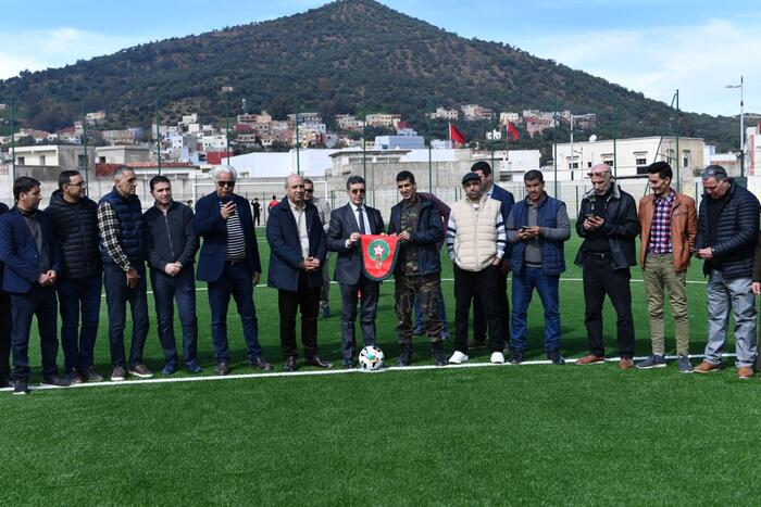 ملعب 16 نونبر لكرة القدم ي بتاونات يقدم للفرق بعد تزويده بعشب اصطناعي من الجيل الجديد