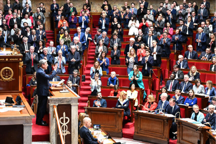 اليمين المتطرف في فرنسا يتقدم بمقترح لحجب الثقة عن الحكومة بسبب قانون الطاقة