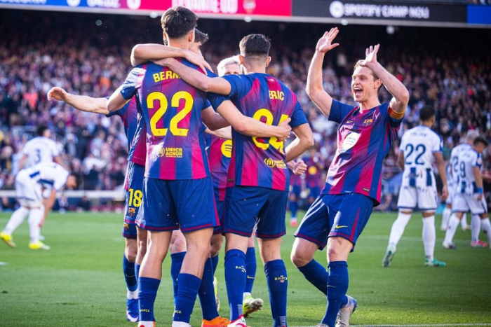 فريق برشلونة يستعيد صدارة الدوري الإسباني