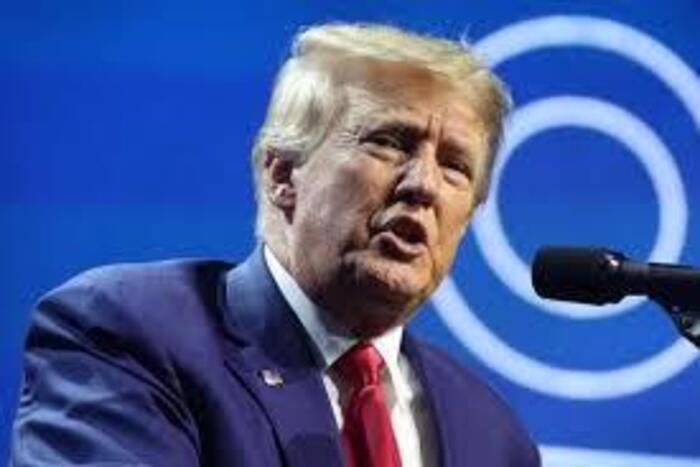 ترامب يتهم إيران بالرغبة في صنع صواريخ تصل العمق الأمريكي