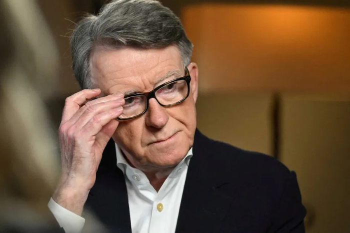 اعتقال السفير البريطاني السابق ماندلسون للاشتباه بمحاولة فرار