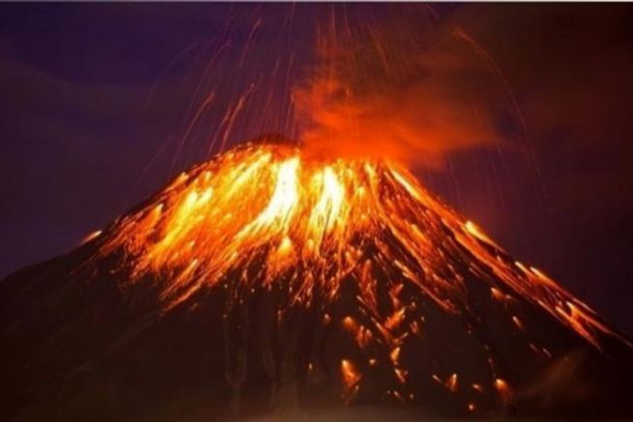  ثوران بركان كانلاون وسط الفلبين