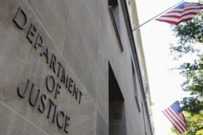 العدل الأميركية تراجع ملفات إبستين وسط ادعاءات التستر على ترمب