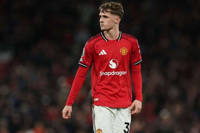 إيقاف جاك فليتشر 6 مباريات بسبب عبارات مسيئة