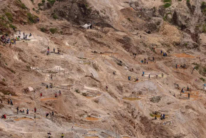 انهيار منجم في الكونغو الديمقراطية يودي بحياة أكثر من 200 شخص