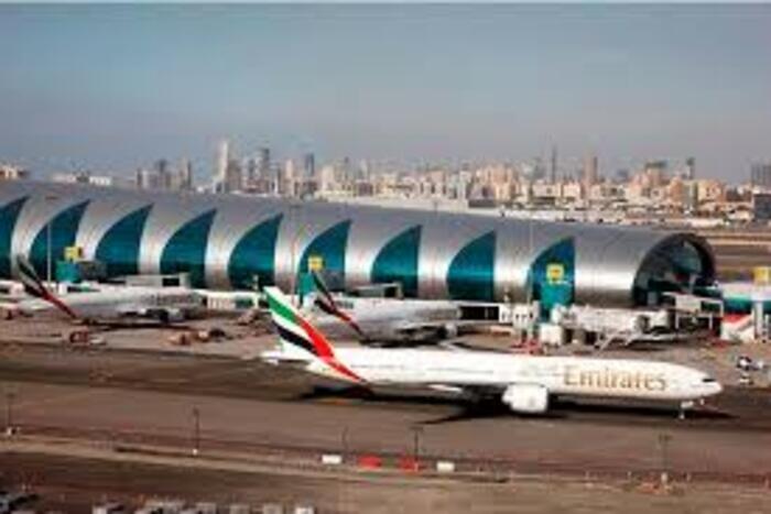 مسيرات إيرانية تصيب 4 أشخاص في محيط مطار دبي الدولي