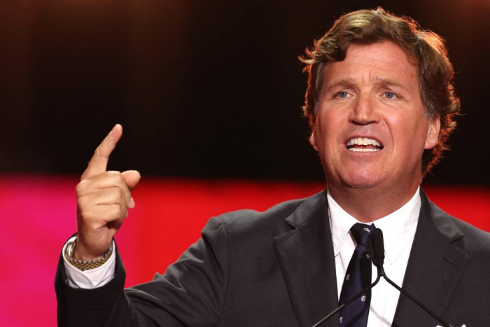 تاكر كارلسون  الاستخبارات الأميركية تخطط لسجني بتهمة العمالة لإيران