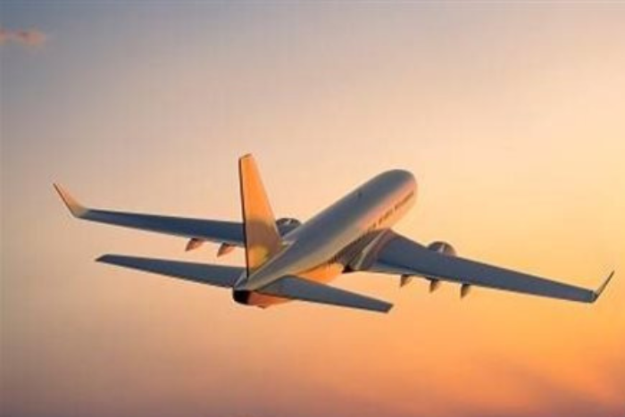 ارتفاع أسعار النفط يضغط على قطاع الطيران العالمي ويهدد بزيادة أسعار التذاكر