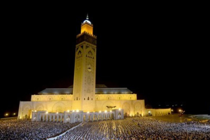 مسجد الحسن الثاني قبلة روحانية تحتضن آلاف المصلين في ليلة القدر بالدار البيضاء