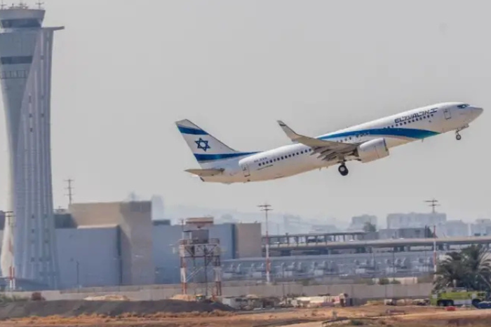 أضرار جسيمة في مطار بن غوريون بعد سقوط شظايا صواريخ إيرانية وتعليق رحلات جوية
