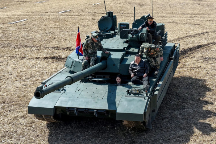 ابنة كيم جونغ أون تقود دبابة عسكرية في ظهور لافت