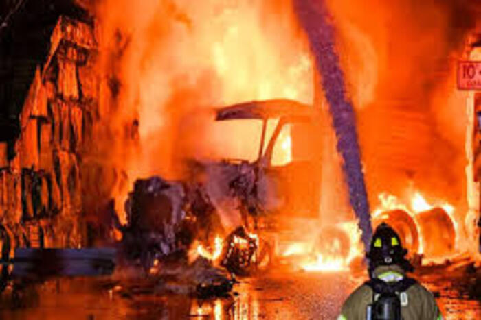 مفقودون ومصابون في حريق مصنع السيارات بكوريا