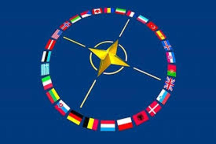 الناتو ينقل أعضاء بعثته بالعراق إلى أوروبا