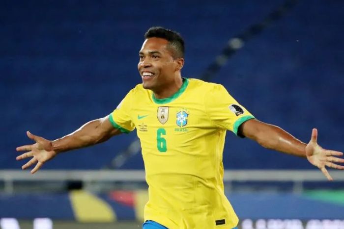 ضربة دفاعية لـمنتخب البرازيل و ساندرو خارج الحسابات