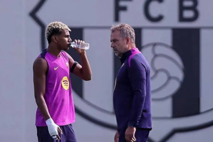 خلاف حاد بين لامين يامال وهانسي فليك