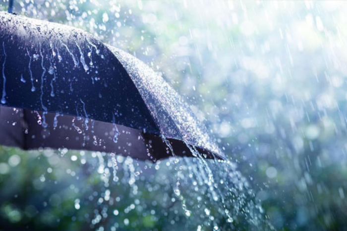 طقس عنيف يضرب 10 دول عربية: أمطار غزيرة وسيول وتعليق الدراسة وإجلاء متضررين