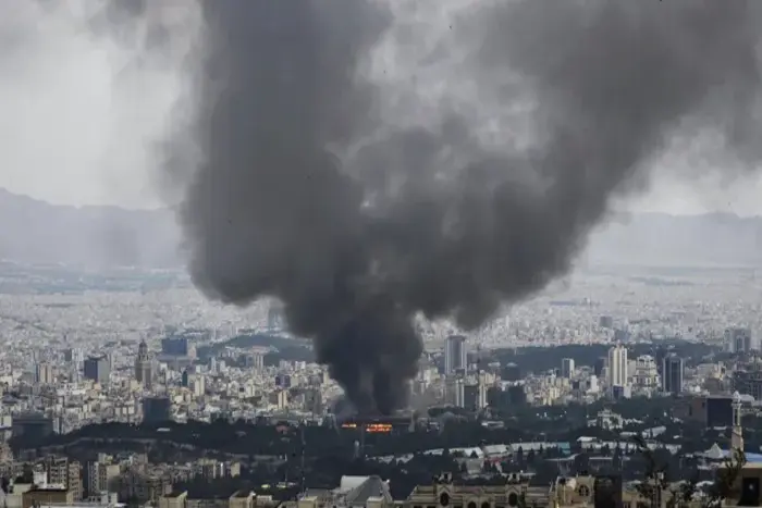 الجيش الإسرائيلي يعلن شن غارة جوية على موقعين مرتبطين بالبرنامج النووي الإيراني