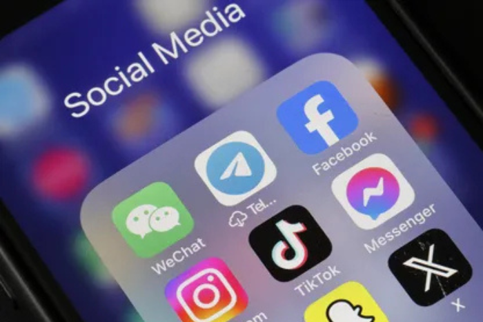 قيود في إندونيسيا على وسائل التواصل الاجتماعي لمن هم دون 16 عاما