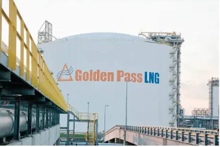 مشروع جولدن باس ينتج أول شحنة من الغاز الطبيعي المسال