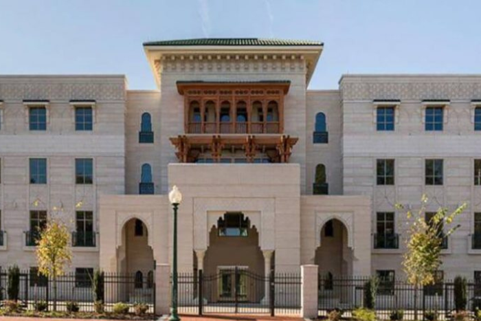 سفارة المغرب بواشنطن تحتفي بالفن المغربي عبر إصدار مؤلف وتنظيم معرض للأعمال الفنية