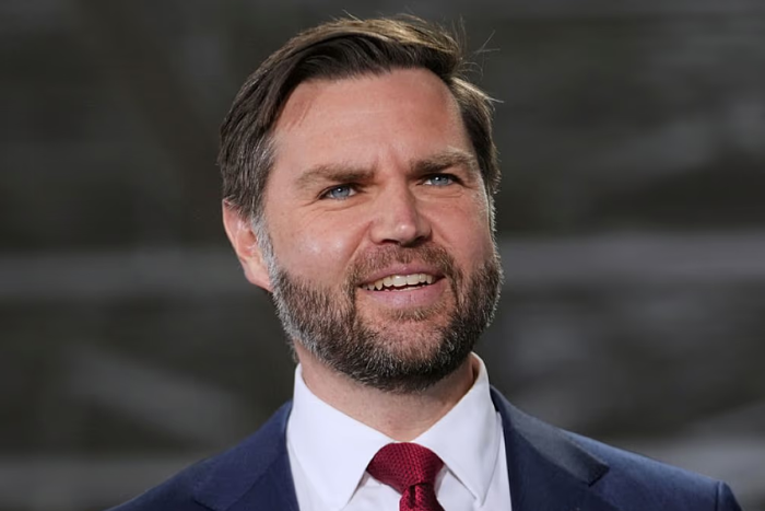 فانس يلوح بتصعيد عسكري إذا فشلت المفاوضات