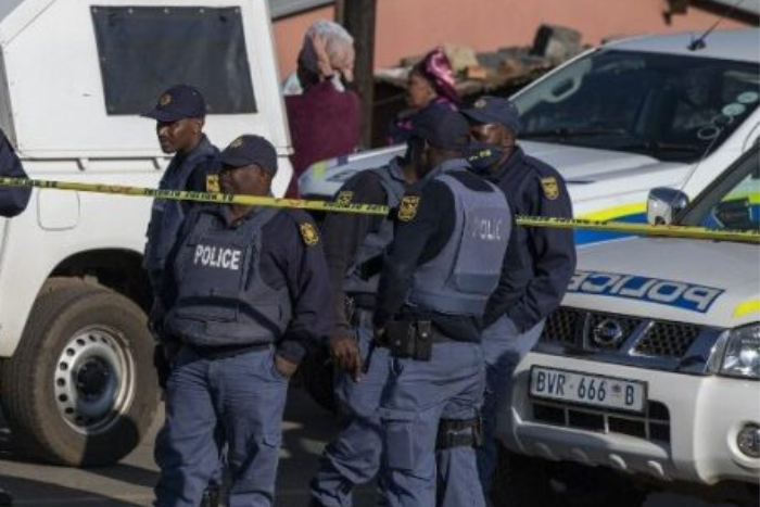 مقتل أربعة مشتبه فيهم بعد تبادل لإطلاق النار مع الشرطة في سويتو