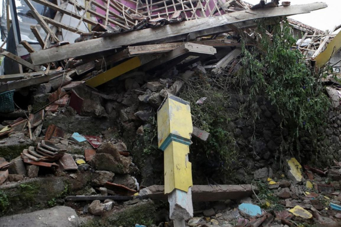 زلزال قوي قبالة إندونيسيا يخلف قتيلا ويحدث تسونامي محدود