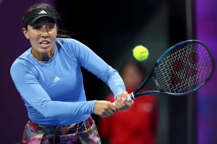 بيغولا تتأهل بصعوبة إلى ربع نهائي تشارلستون