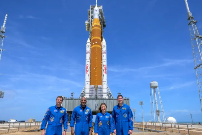 بعثة أرتيميس 2 تنطلق نحو القمر في أول رحلة بشرية خارج مدار الأرض منذ 1972