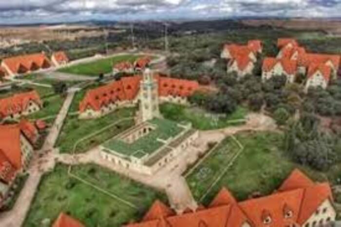 جامعة الأخوين بإفران تتوج بجائزة تحدي القادة المستقبليين المغرب 2026