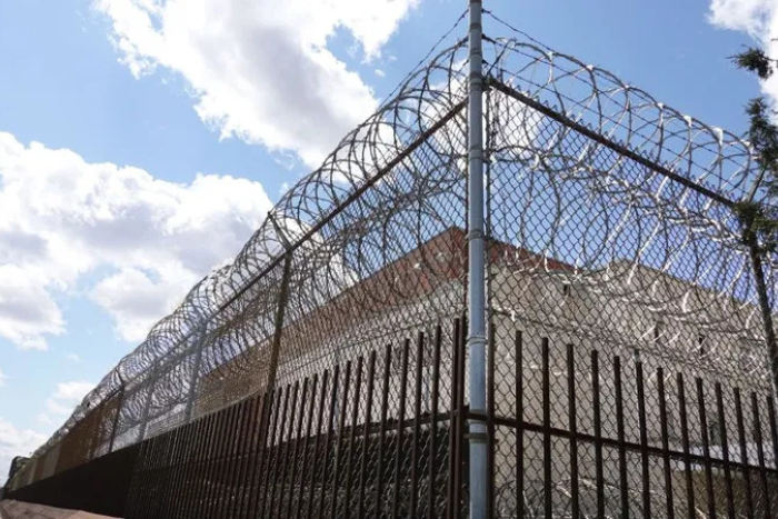 سلسلة وفيات في سجن شيكاغو ترتبط بورق مشبع بمخدر صناعي قاتل