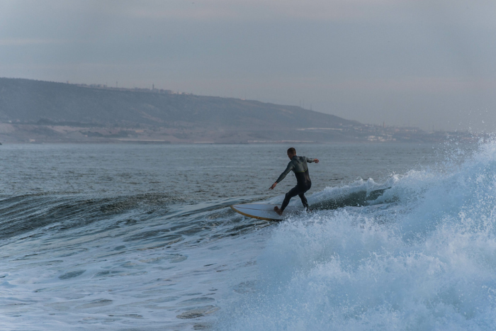 المغرب يسطع في سماء ركوب الأمواج عبر ليليا تباي وتيفا بوشغة
