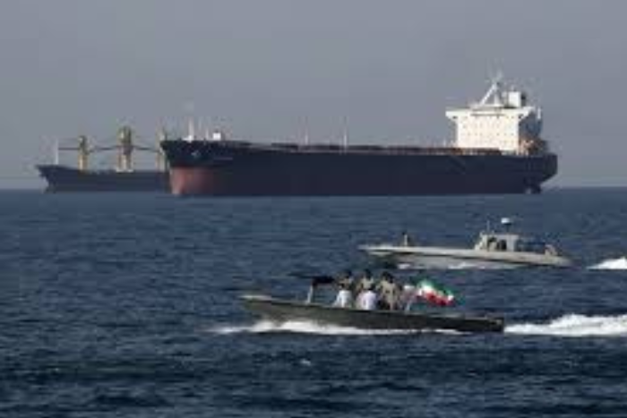 اليونان ترفض فرض رسوم إيرانية على مضيق هرمز وتدعو لتدويل الملف