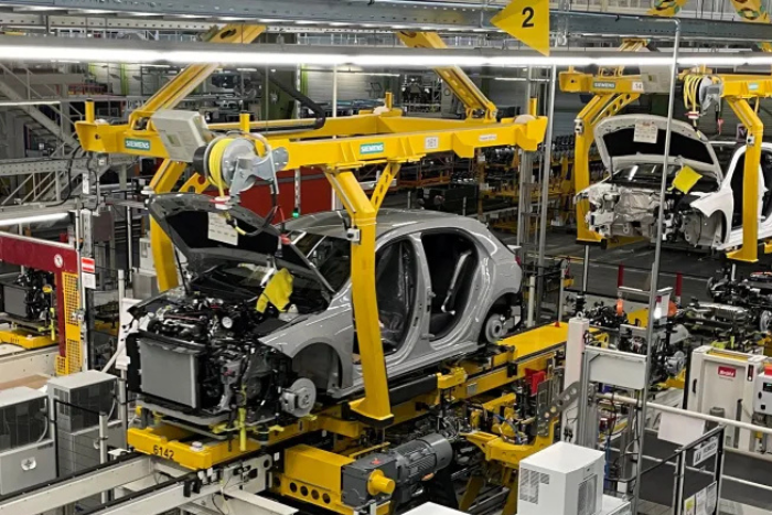 تباطؤ غير متوقع في الصناعة الألمانية يعمق المخاوف بشأن تعافي الاقتصاد الأوروبي