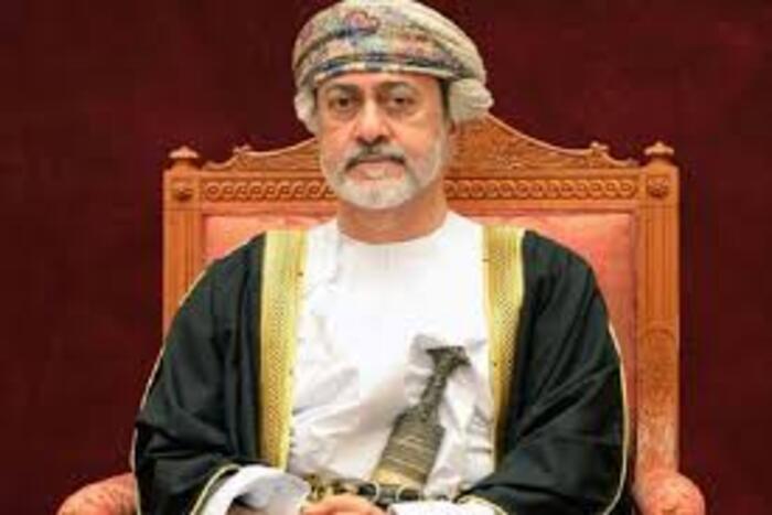 سلطان سلطنة عمان والرئيس الفرنسي يتباحثان هاتفيا حول مستجدات الأوضاع بالشرق الأوسط