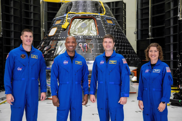 طاقم أرتميس 2  يعود إلى الأرض بعد رحلة 10 أيام حول القمر