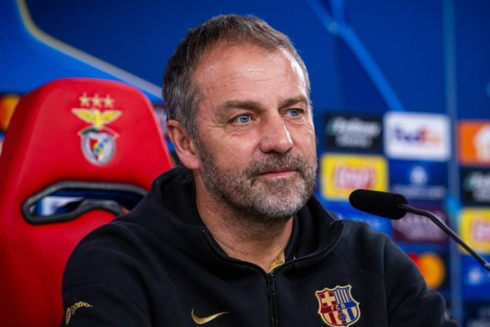 برشلونة يقترب من تمديد عقد هانسي فليك حتى ما بعد 2027