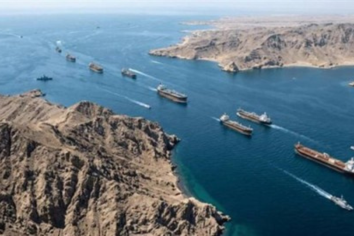 إيران تعلن إغلاق مضيق هرمز مجددا وتتوعد بالتصعيد وسط توتر مع واشنطن