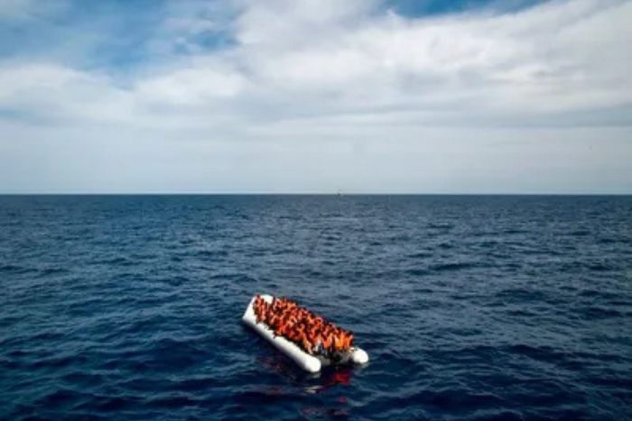 انتشال 17 جثة يعتقد أنها لمهاجرين على سواحل غربي ليبيا