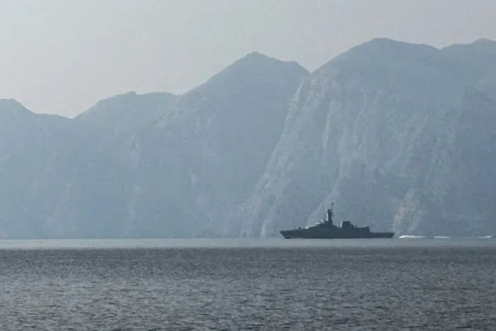 تصعيد متسارع في مضيق هرمز يعمق الخلاف بين واشنطن وطهران