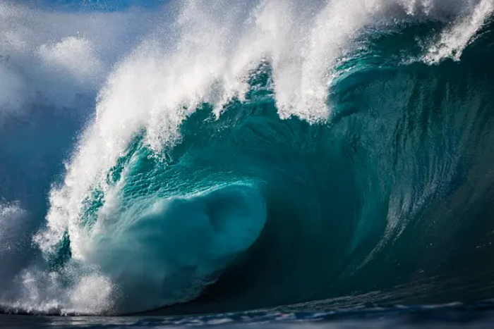 تسونامي محدود يضرب شمال اليابان بعد زلزال بقوة 7.4 درجات وتحذيرات بالإخلاء