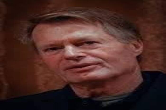 الحكواتيون الشعبيون بإفريقيا رمز لبداية الإنسانية من جديد