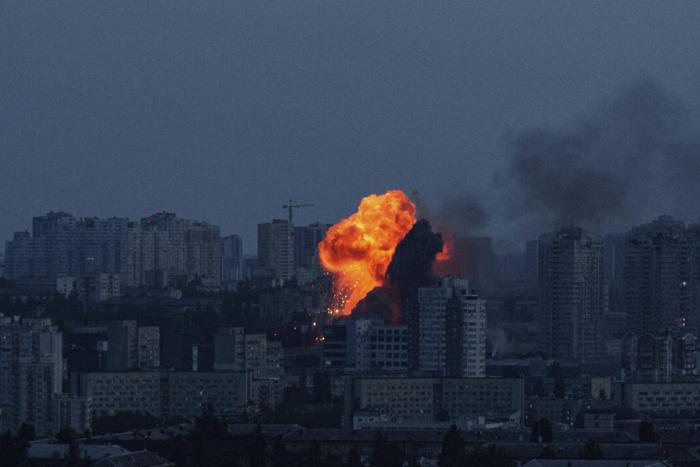 هجوم روسي واسع على أوكرانيا بمئات المسيرات والصواريخ وأضرار تمتد إلى رومانيا