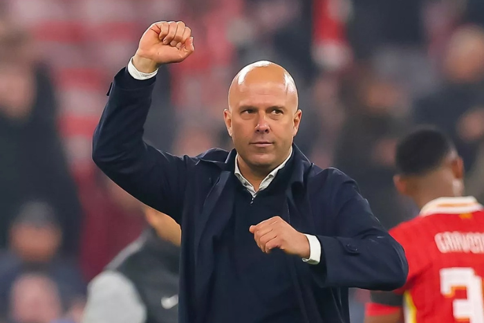 سلوت مدرب ليفربول يرفض استلام جائزة مرموقة