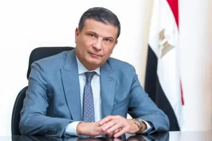 وزير الزراعة المصري يكتشف فسادا وإهدارا للمال