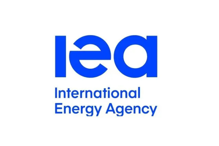 وكالة الطاقة الدولية تتراجع عن توقعاتها لمستقبل النفط