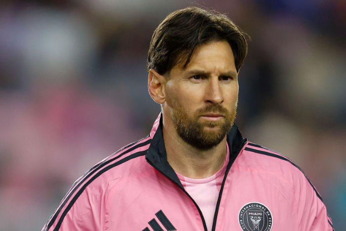 طوفان جماهير يعكر صفو زيارة ميسي إلى الهند 