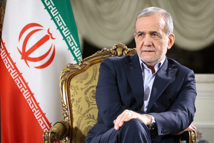 الرئيس الإيراني يدعو لنقل العاصمة من طهران