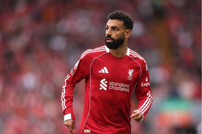 أسطورة ليفربول يدافع عن محمد صلاح